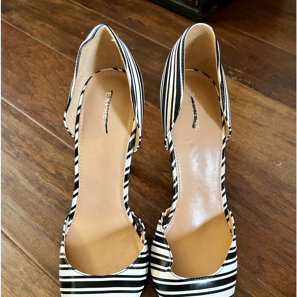 Express Heels - Picture 2 of 6